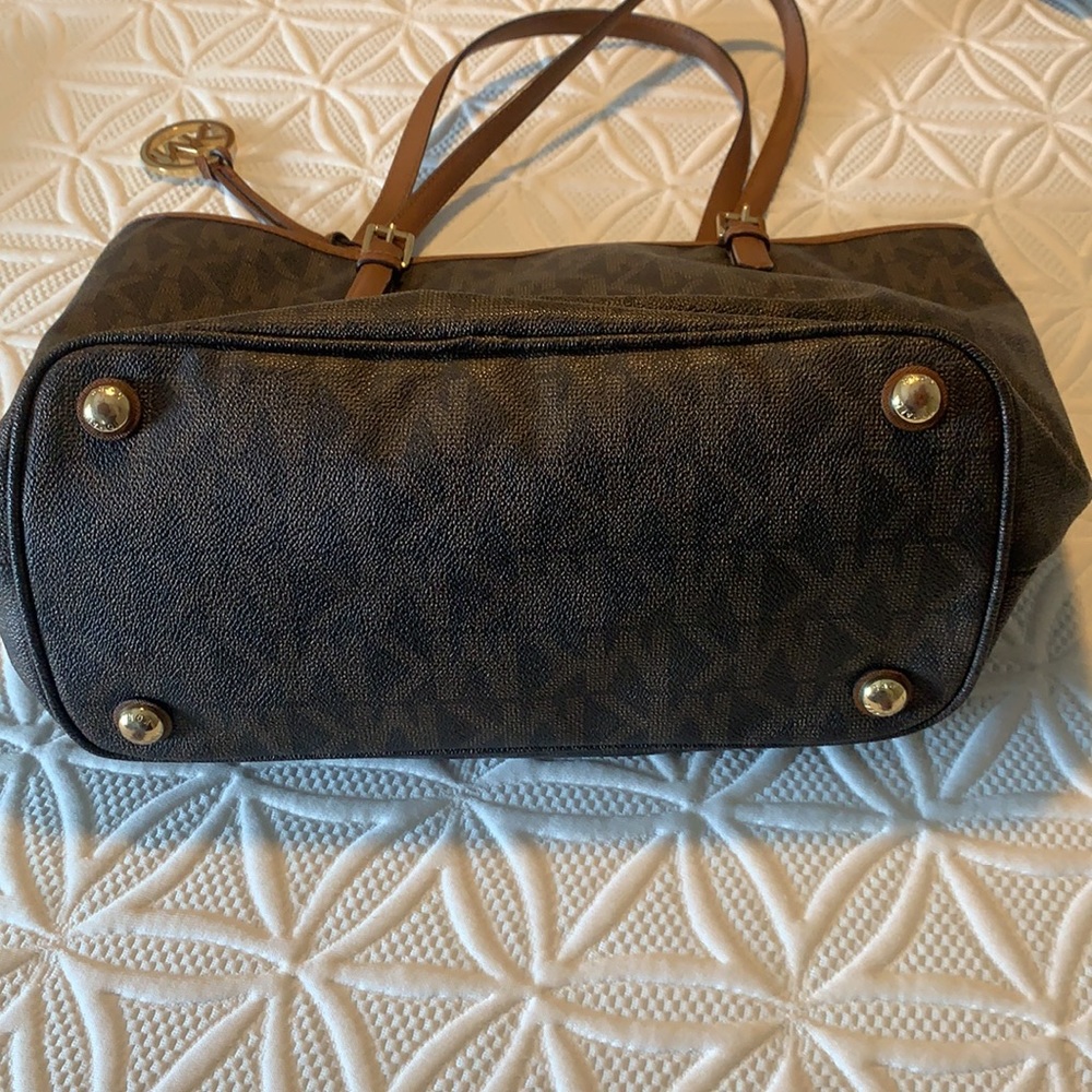 Michael Kors Jet Set Large Tote - Picture 8 of 8